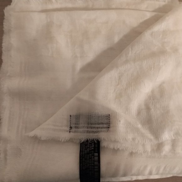 White Zara Lightweight Blanket Scarf/Shall - Picture 5 of 10